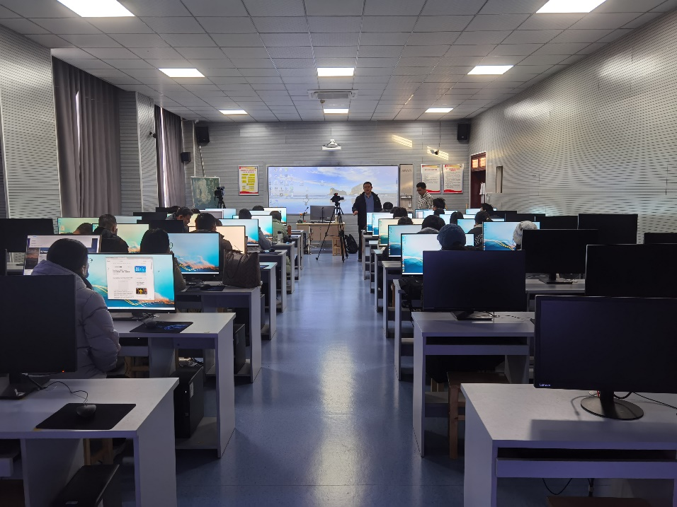 讲师指导学员